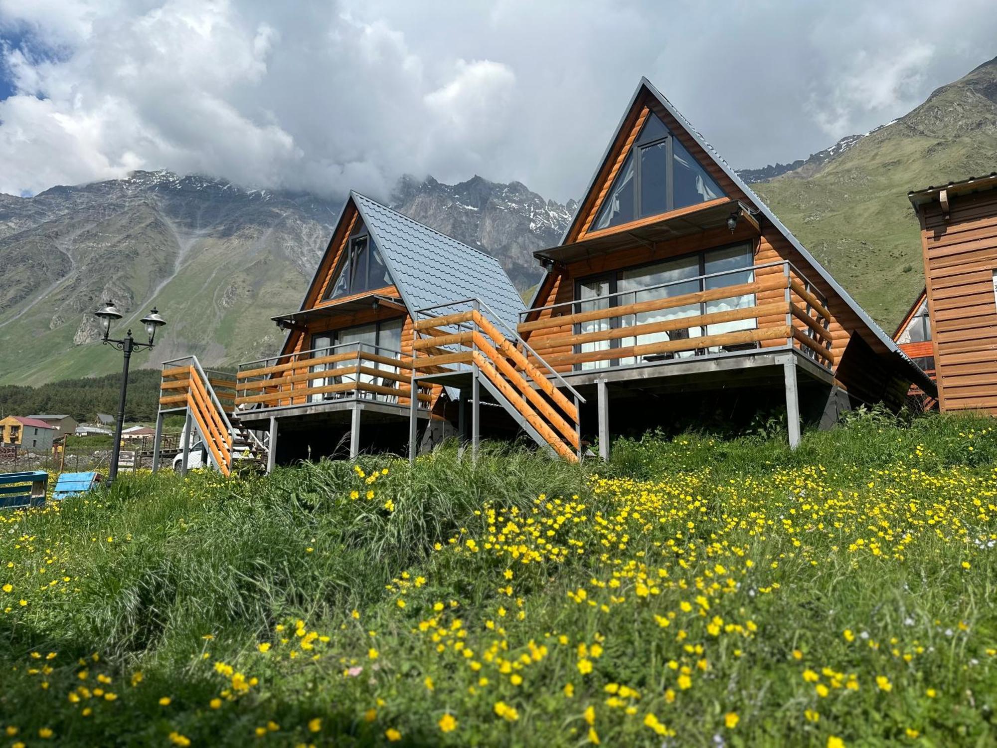 T&T Cottage Kazbegi Exterior photo